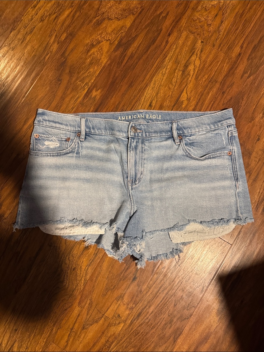 American Eagle Outfitters Light Wash Denim Shorts Women’s 16